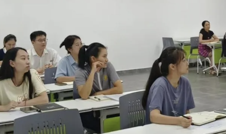 学工处教师试课活动第五讲《轻武器射击》