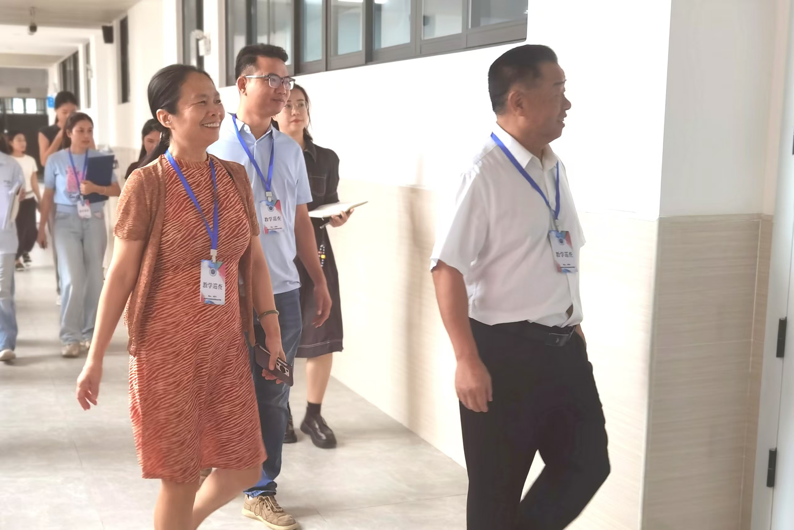 我校开展新学期教学检查 黄景贵校长深入教学一线