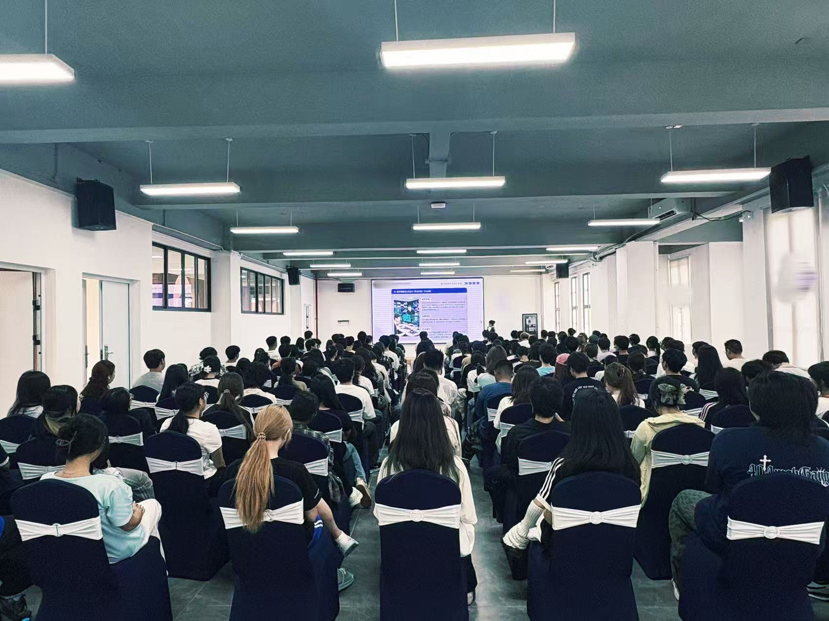 开学第一课｜艺术学院：以艺术之名，共创自贸港未来新图景！