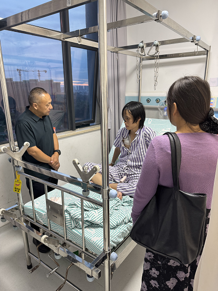 以生为本践初心，暖心探望显温情 —— 智能制造学院领导慰问住院学生侧记