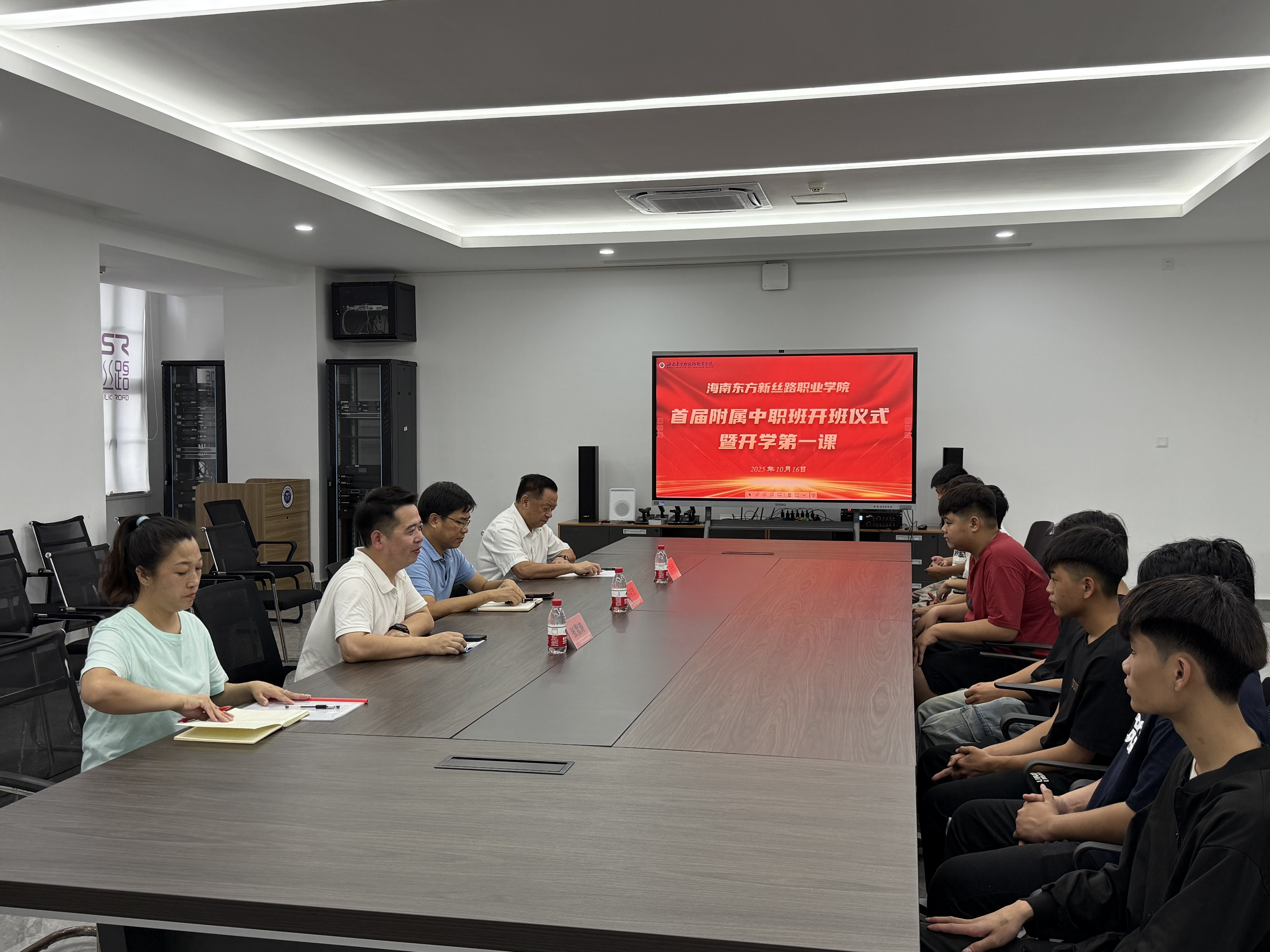 我校首届附属中职班开班仪式暨开学第一课隆重举行