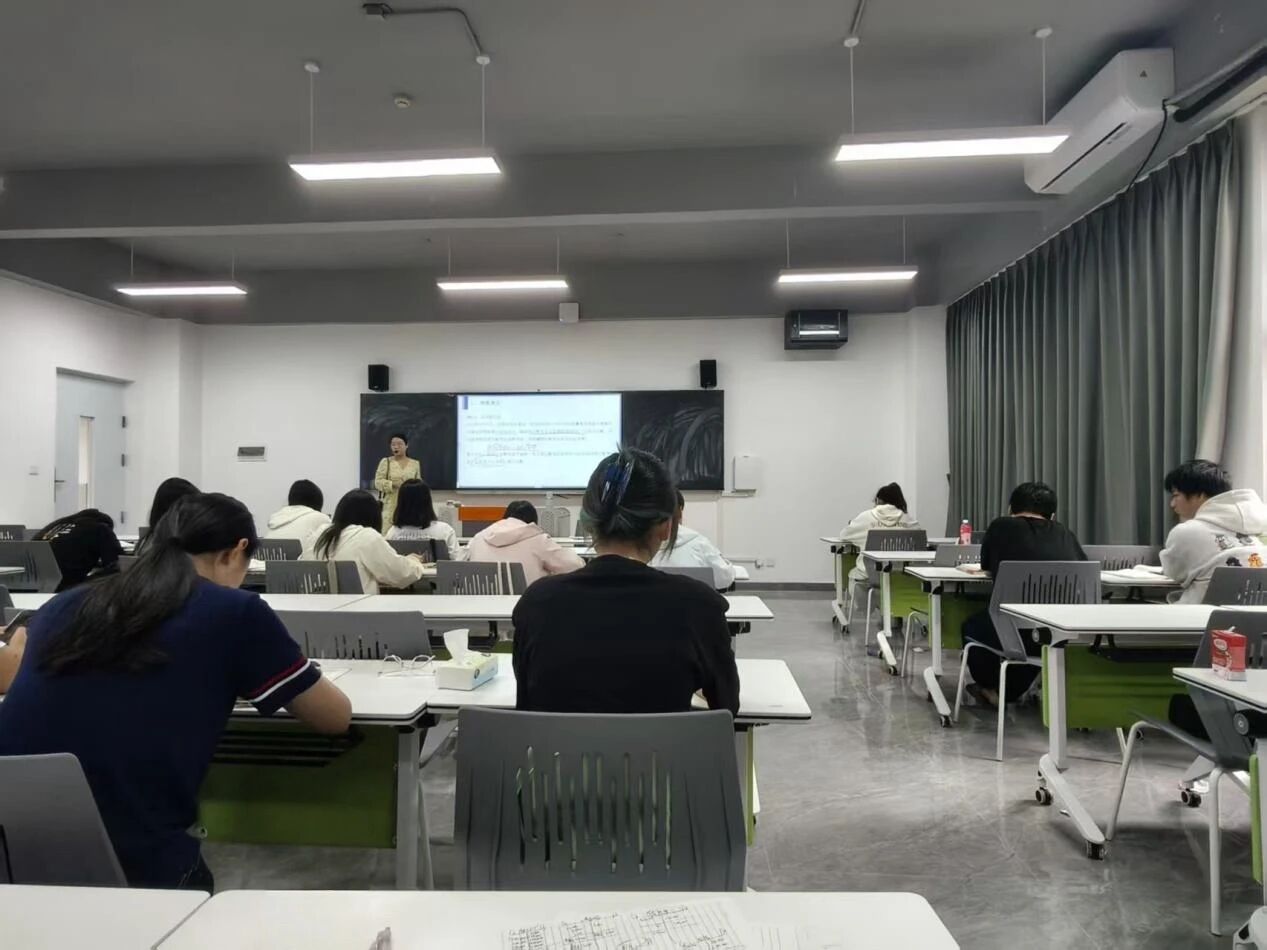 纸上得来终觉浅 动手实操出真知——我校大数据与会计专业首次手工账簿制作实训圆满收官