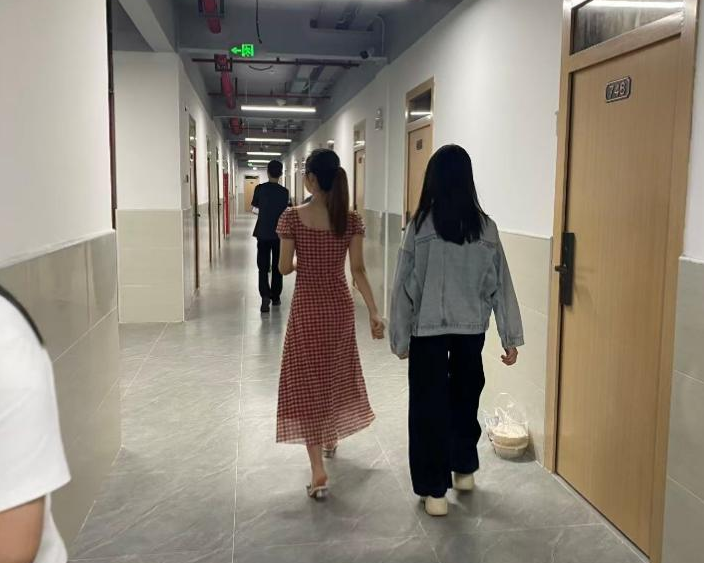 温情走访宿舍，关怀护航成长——中医药学院开展宿舍走访检查活动