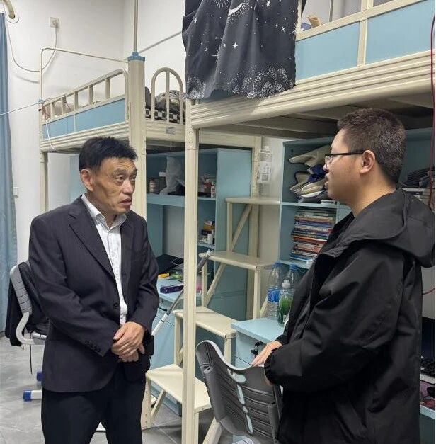 温情查寝暖人心 护航成长启新程——应用技术学院开展新学期学生宿舍走访