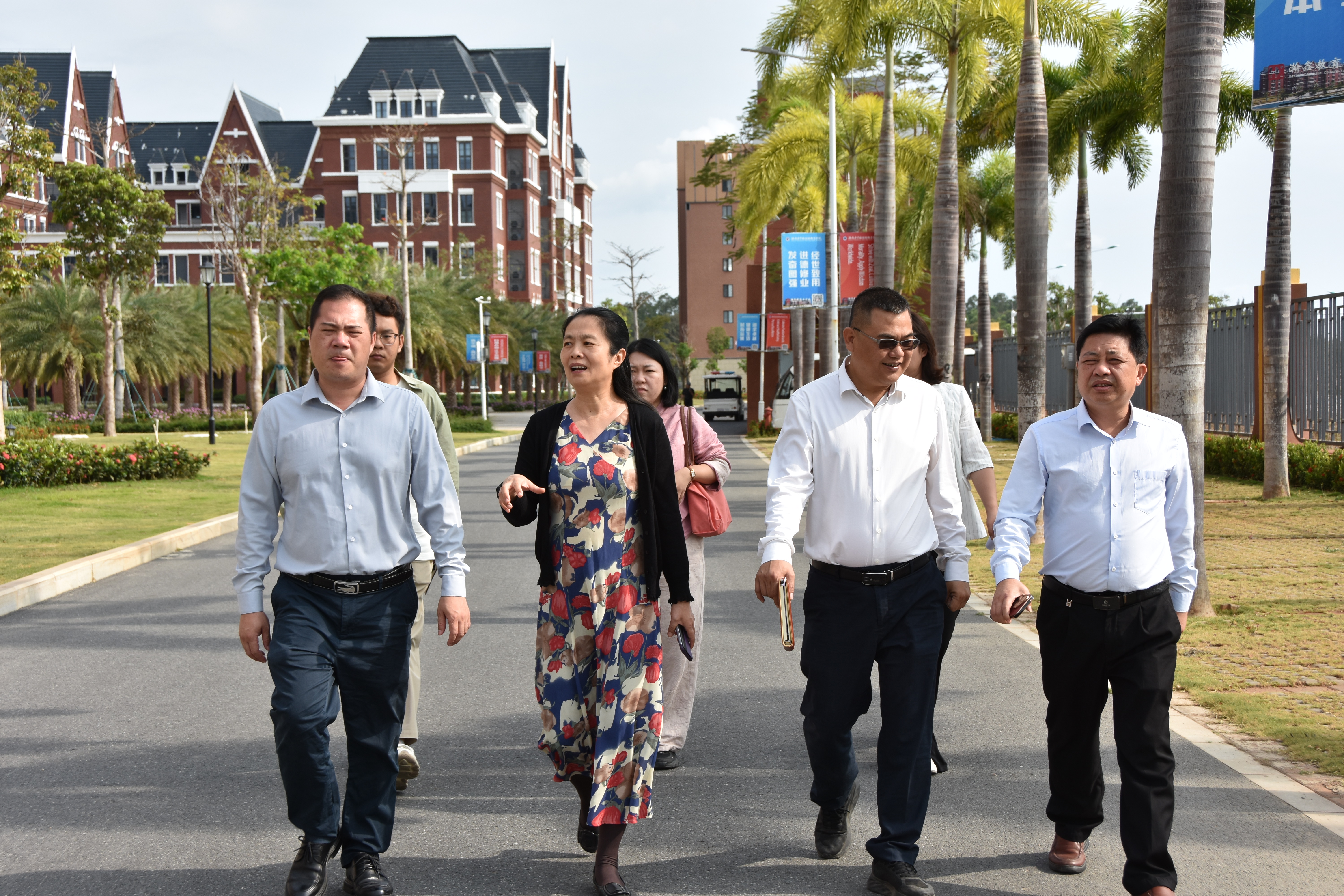 东方市教育局调研组莅临我校开展实地调研