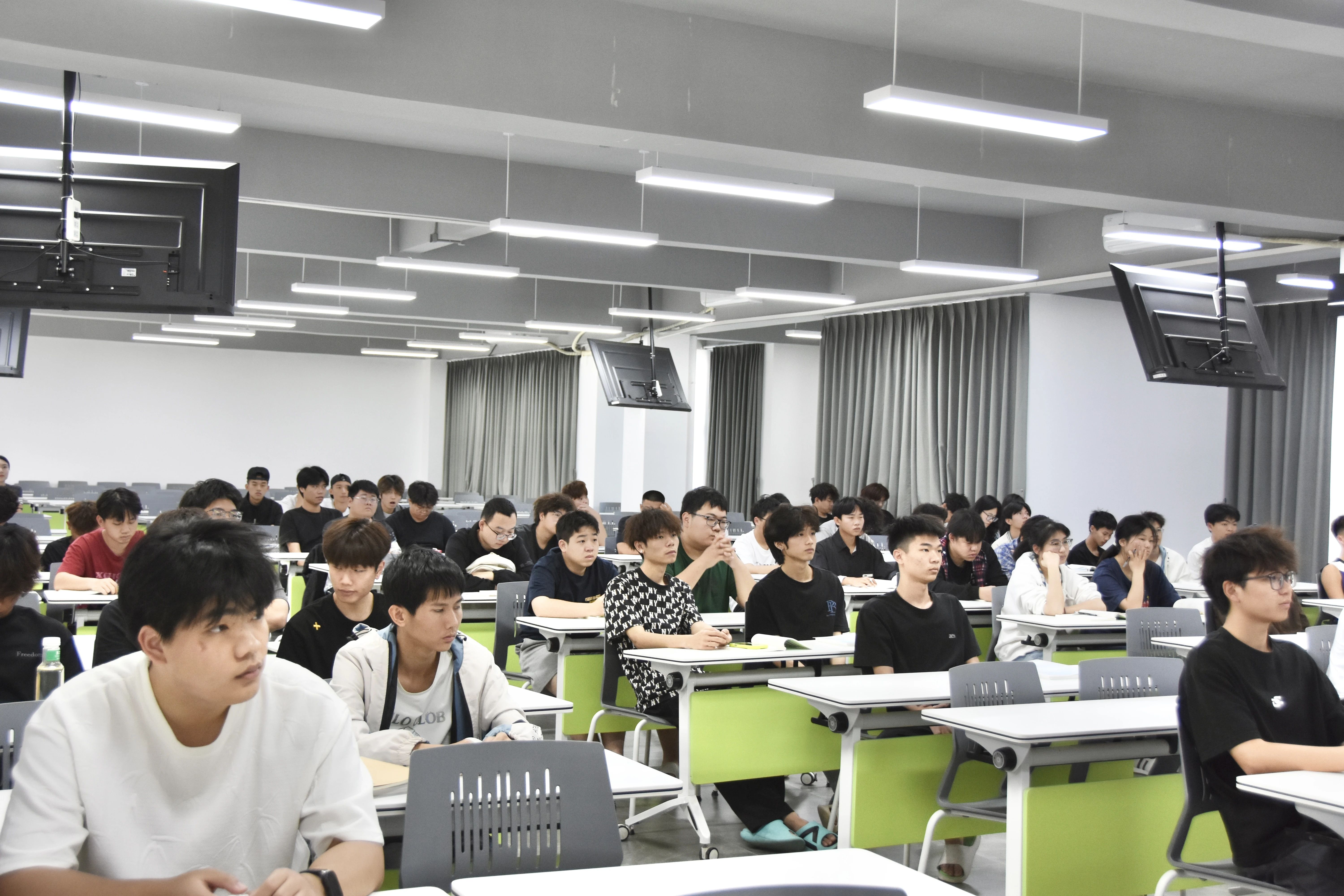 春启新程逐梦行 思政领航育新人 —— 我校党委书记、校长讲授 2026 年春季开学第一课