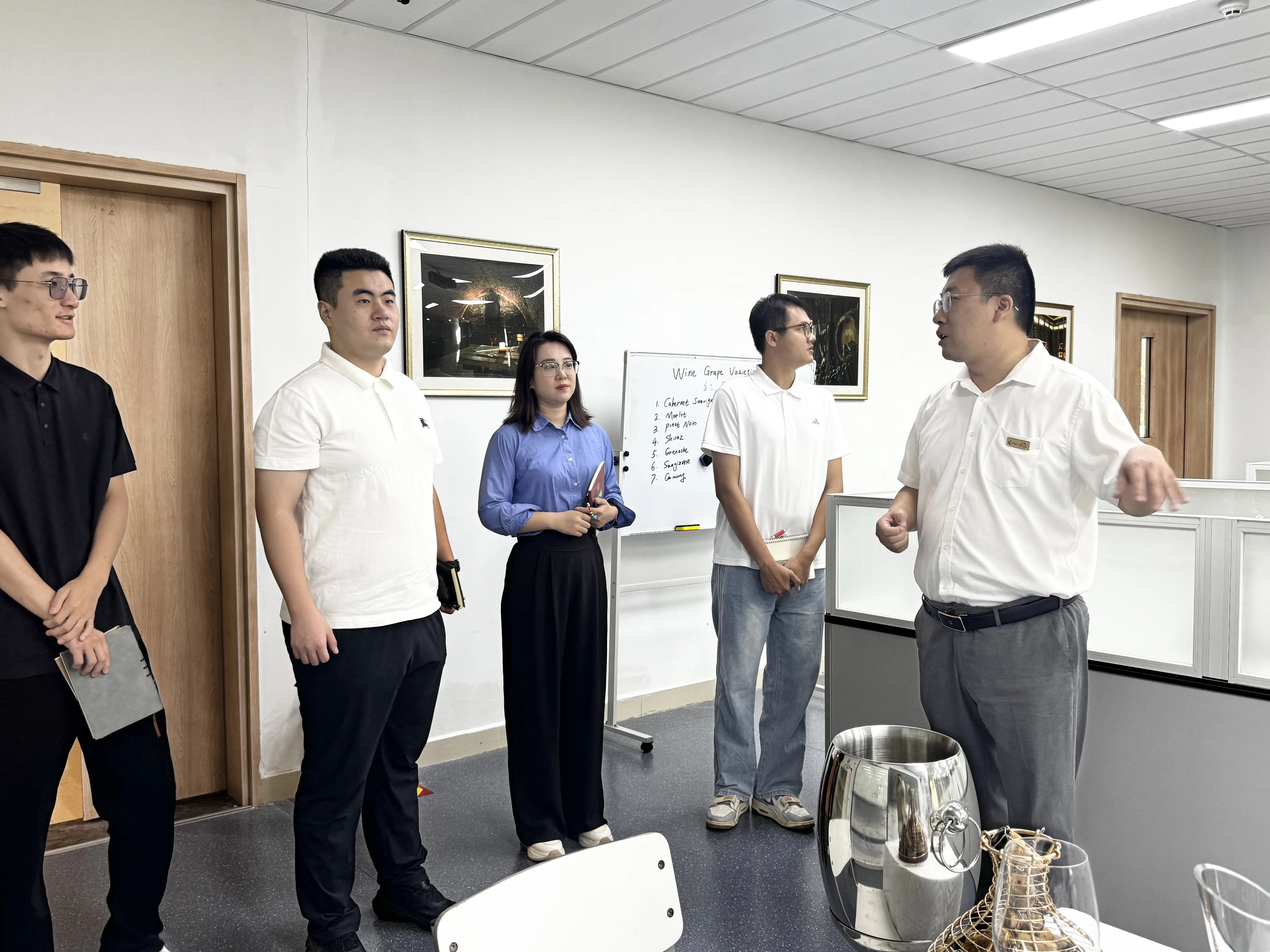 强队伍·建社区·优资助——我校学生工作处赴三亚高校专题调研