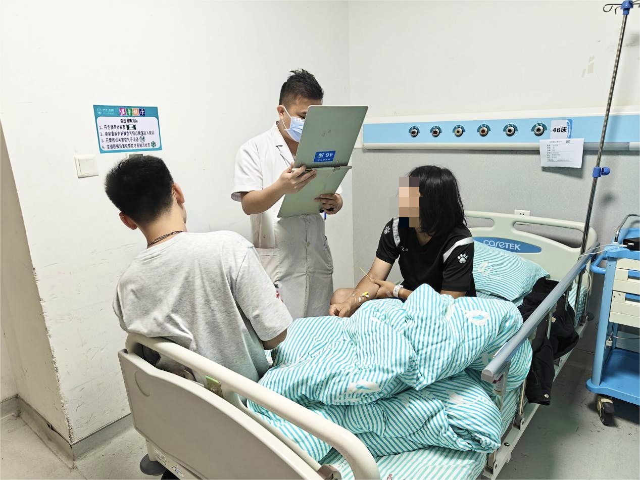 深夜救助暖人心，师生同心护学子