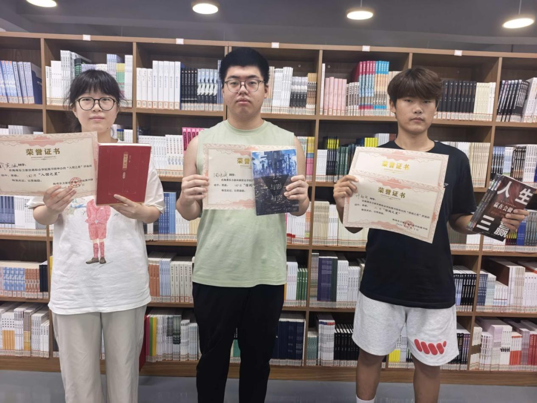 打卡图书馆，争做阅读达人——月度之星风采大赏