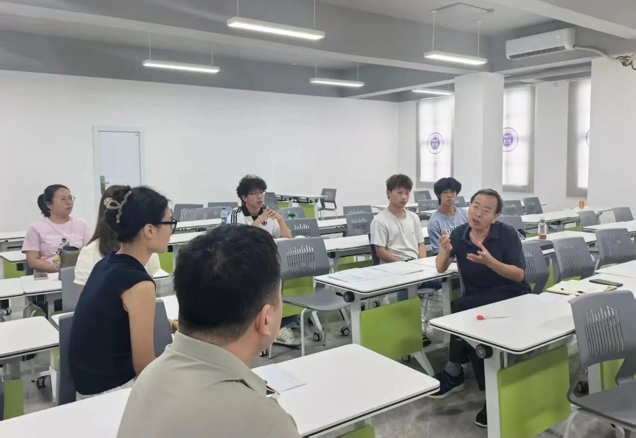 以赛促练强技能，深耕教坛育新人——我校顺利开展第二届海南省大学生教师技能大赛校级预赛