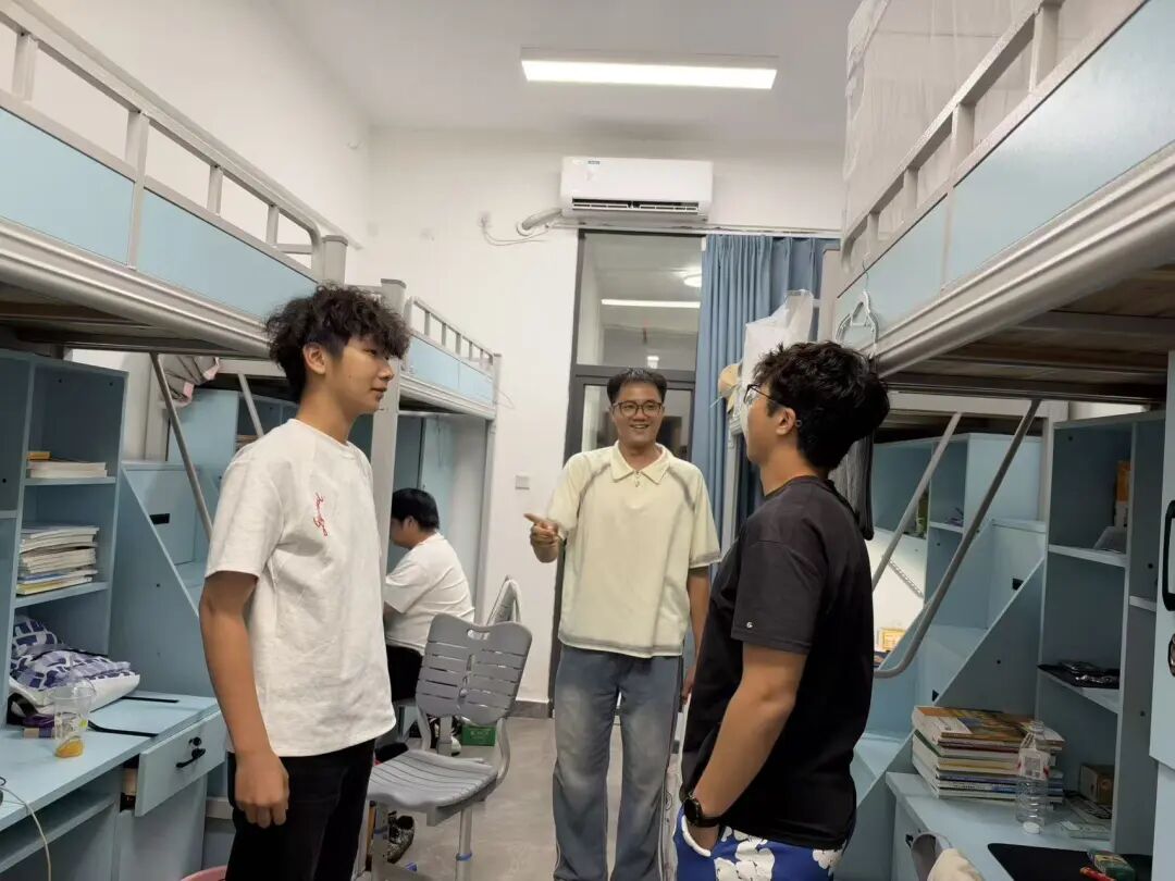 筑牢宿舍安全防线，护航双节平安假期——学生工作处开展中秋、国庆节前宿舍安全专项检查