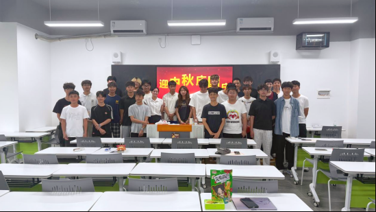 双节同庆 | 26级新能源1班：这场“成长启航课”，有点暖！